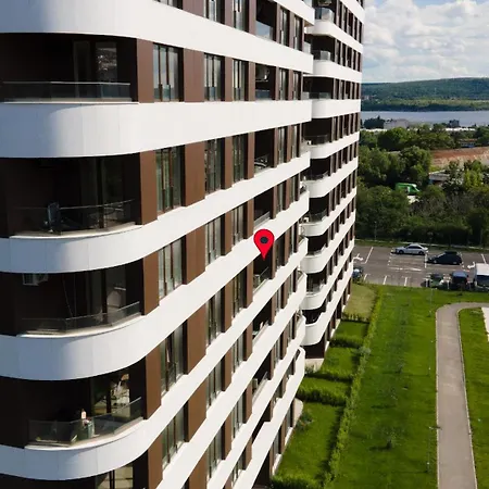 Park South, Free Parking, Swimming Pool Warna